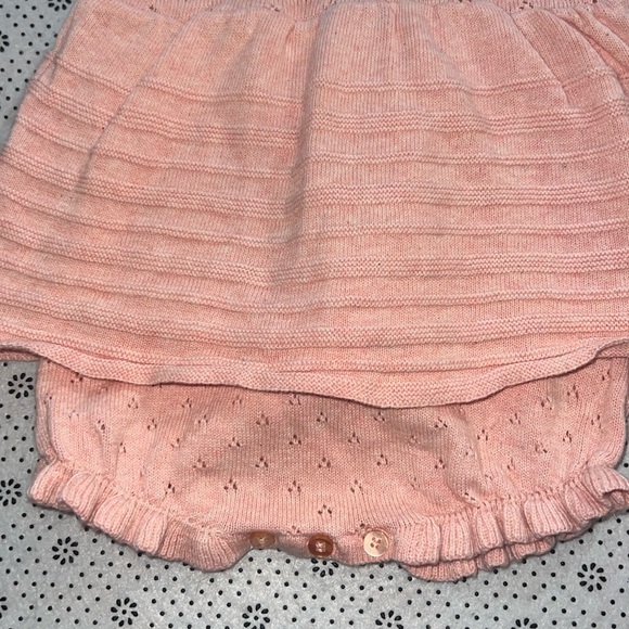 🛍CUTE LITTLE GIRLS OUTFIT SIZE 6-9 MONTHS 🛍 - Picture 3 of 6